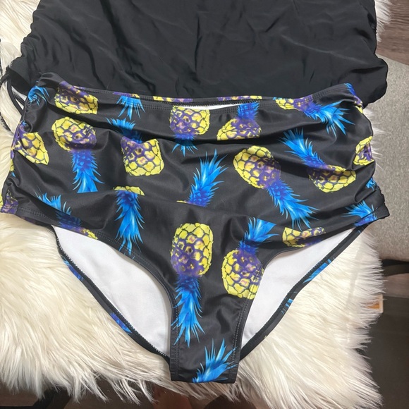 Black Pineapple Print Swimsuit - Picture 3 of 5